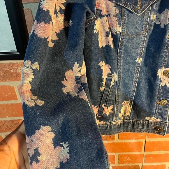 Vintage floral denim jacket - Picture 3 of 8